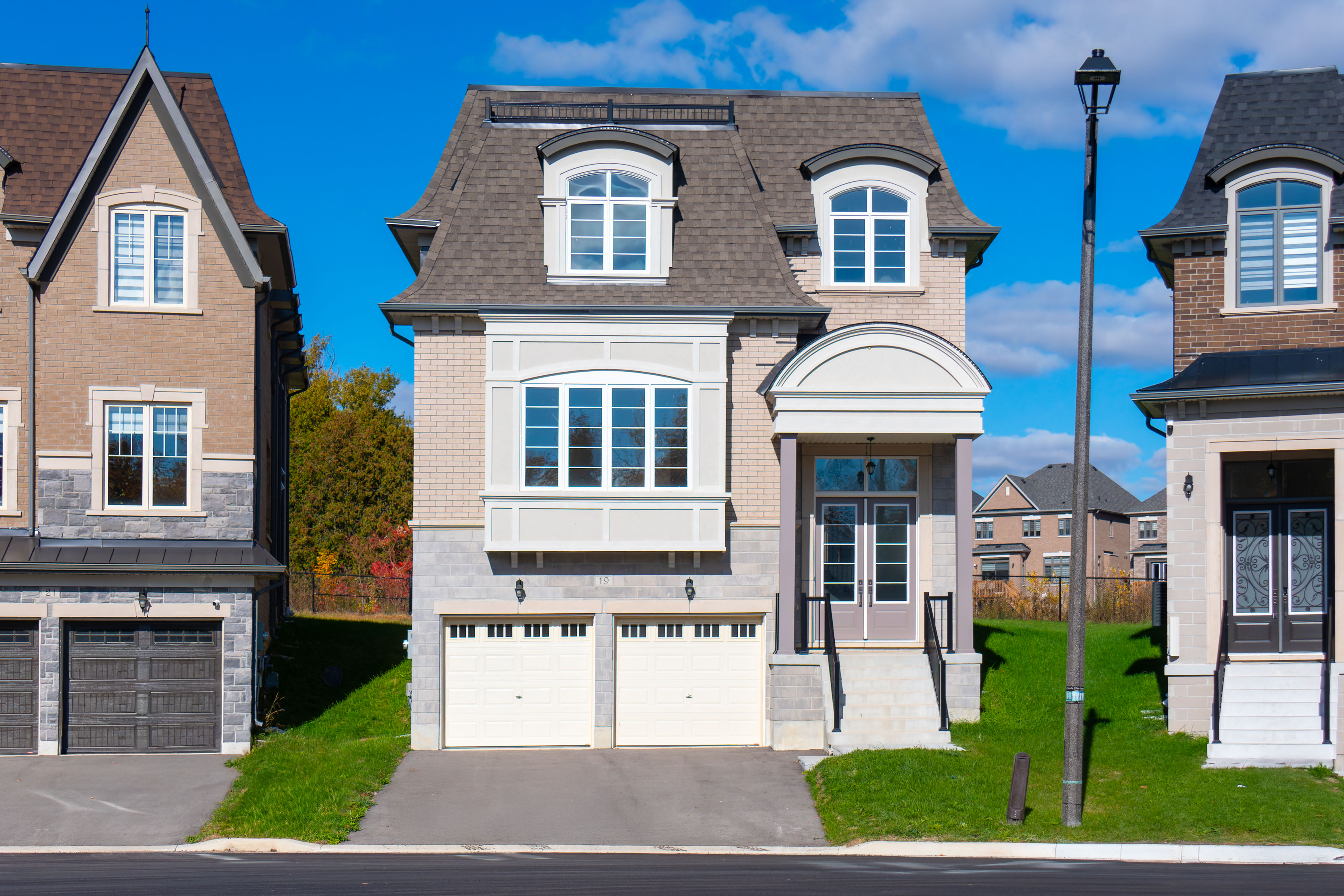 https://www.spectrumrealtyservices.com/images/001-Brand_New_Executive_Residence.jpg in Caledon