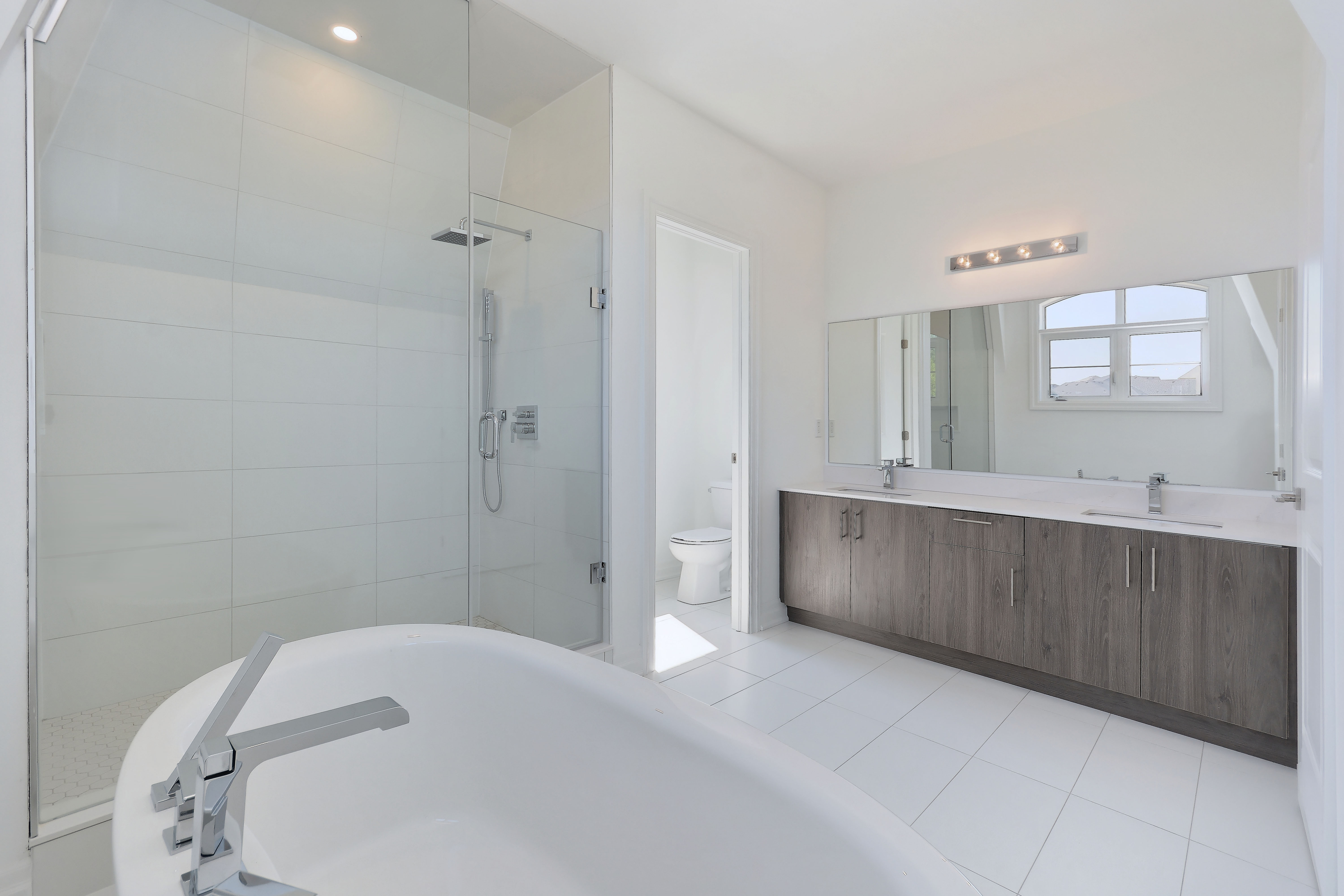 https://www.spectrumrealtyservices.com/images/033-Dual_Sink_Vanity_In_the_Ensuite.jpg